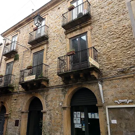 Palace Bed and breakfast 3*